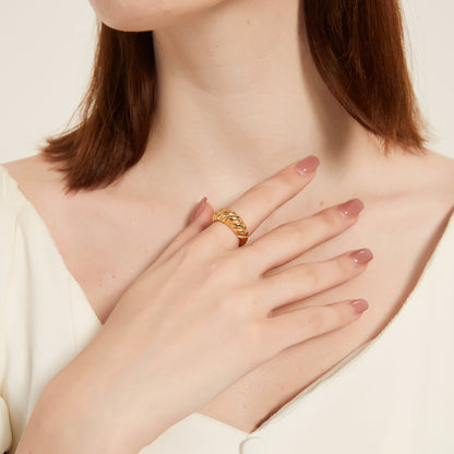 R008 croissant twisted dome statement ring