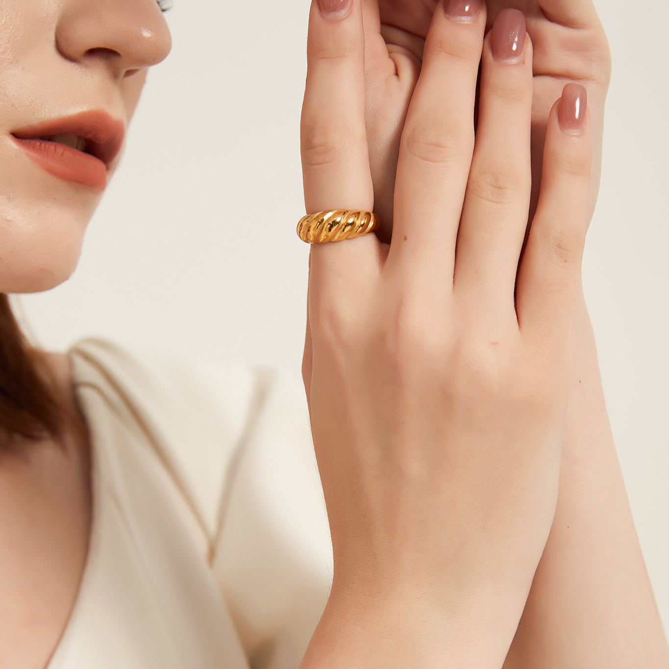 R008 croissant twisted dome statement ring