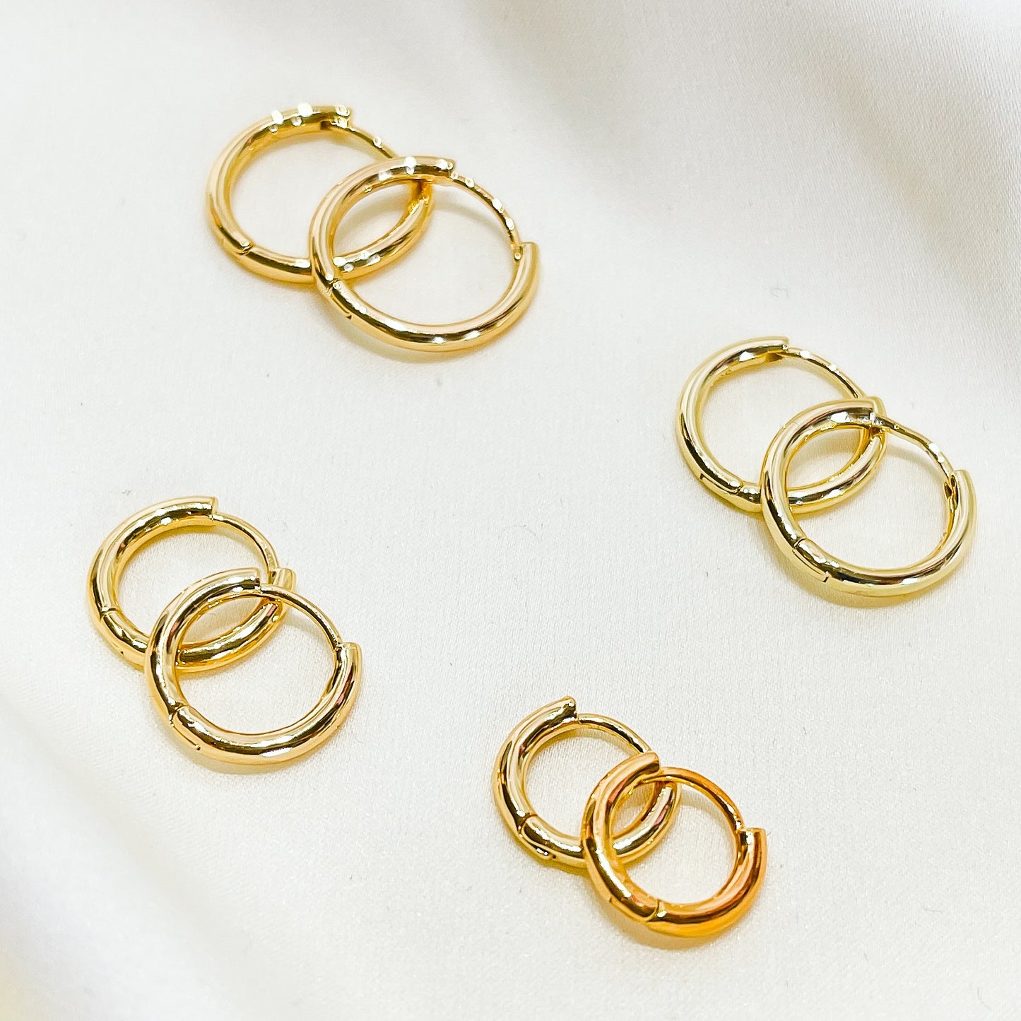 E163 gold huggie hoop earrings for everyday