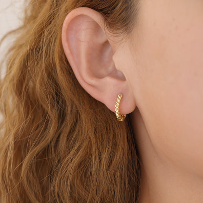 E118 gold twisted huggie hoop earrings