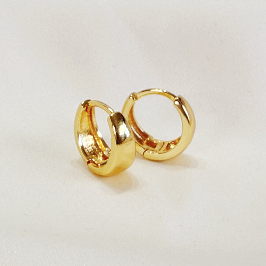 E076 gold thick chunky huggie hoop earrings