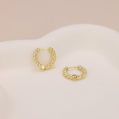 E118 gold twisted huggie hoop earrings