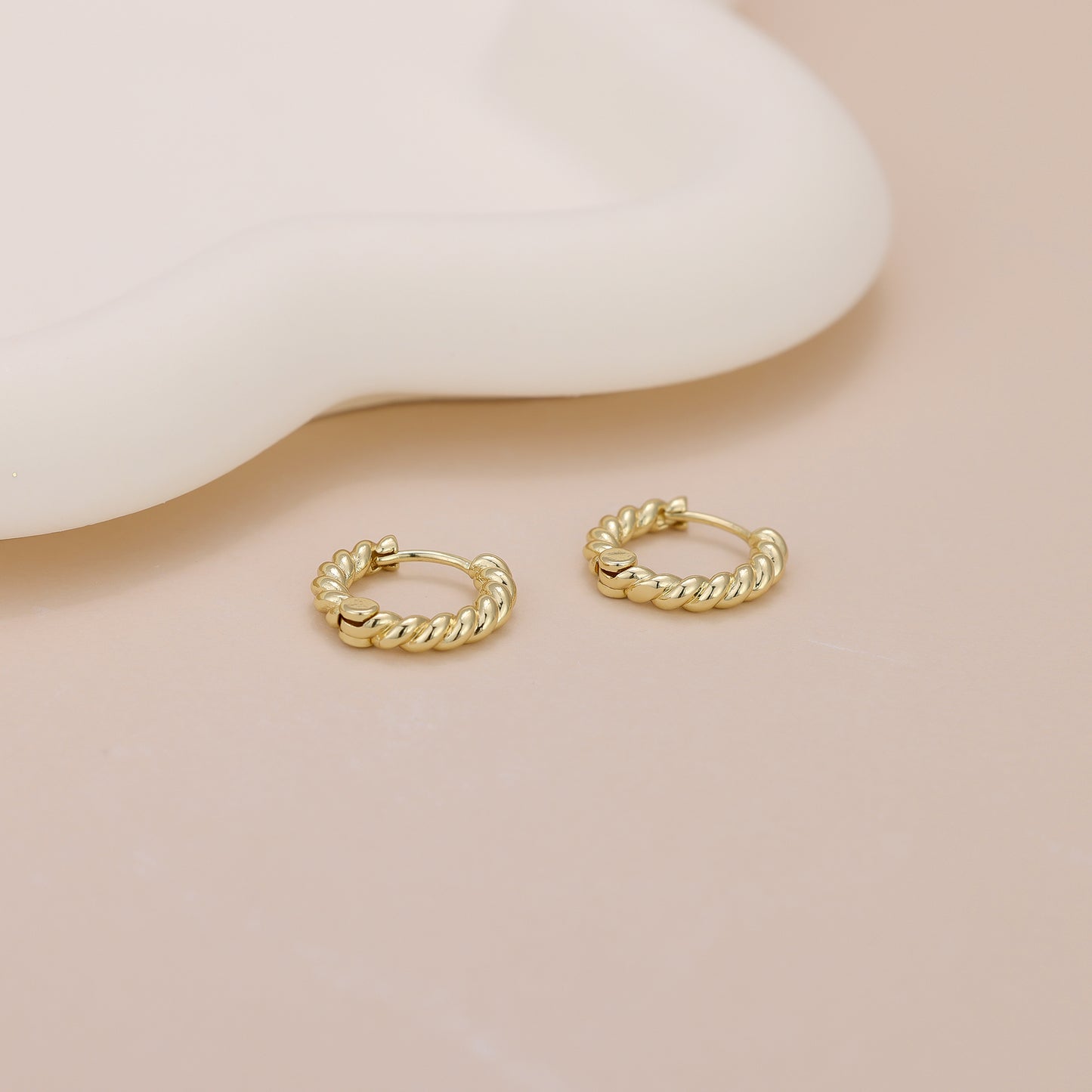 E118 gold twisted huggie hoop earrings