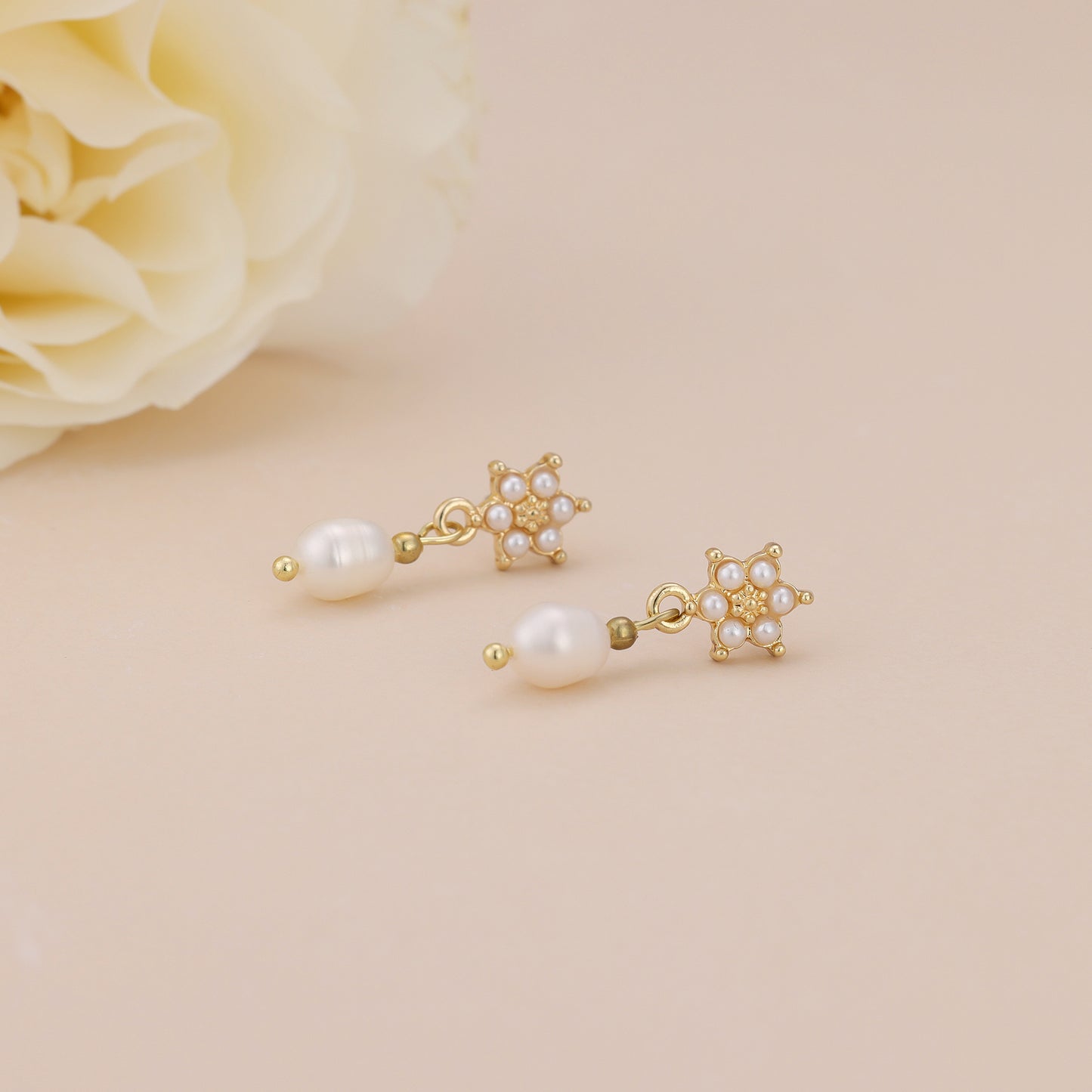 E159 pearl flower dangle drop earrings