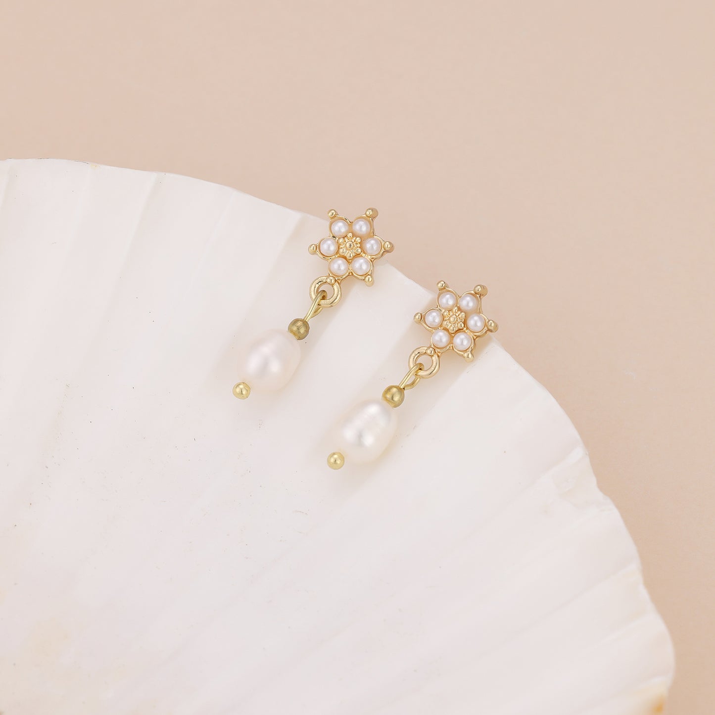 E159 pearl flower dangle drop earrings