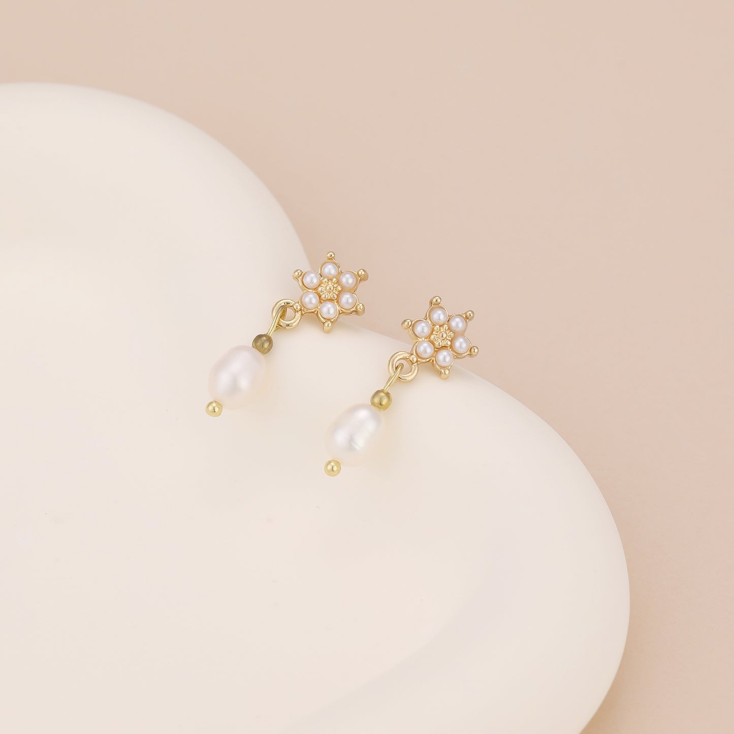 E159 pearl flower dangle drop earrings