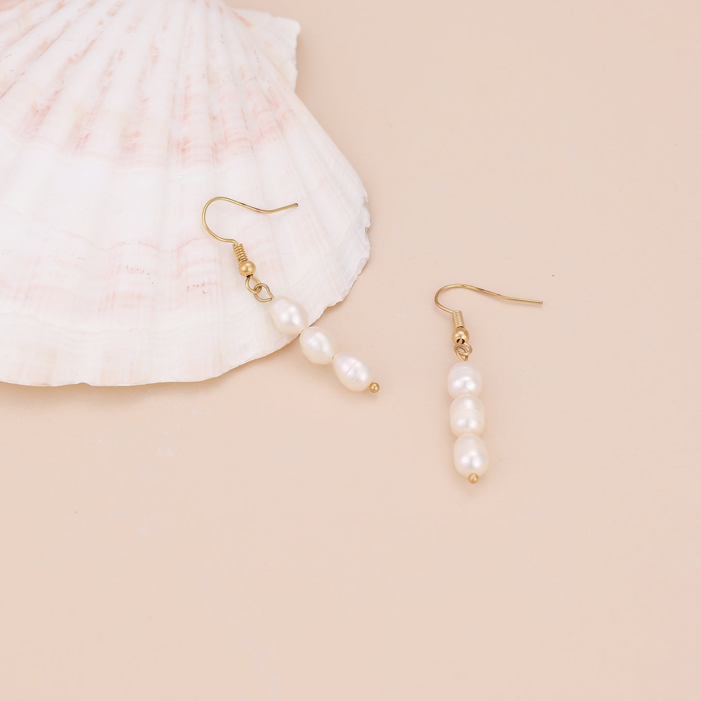 E160 fresh water pearl dangle earrings