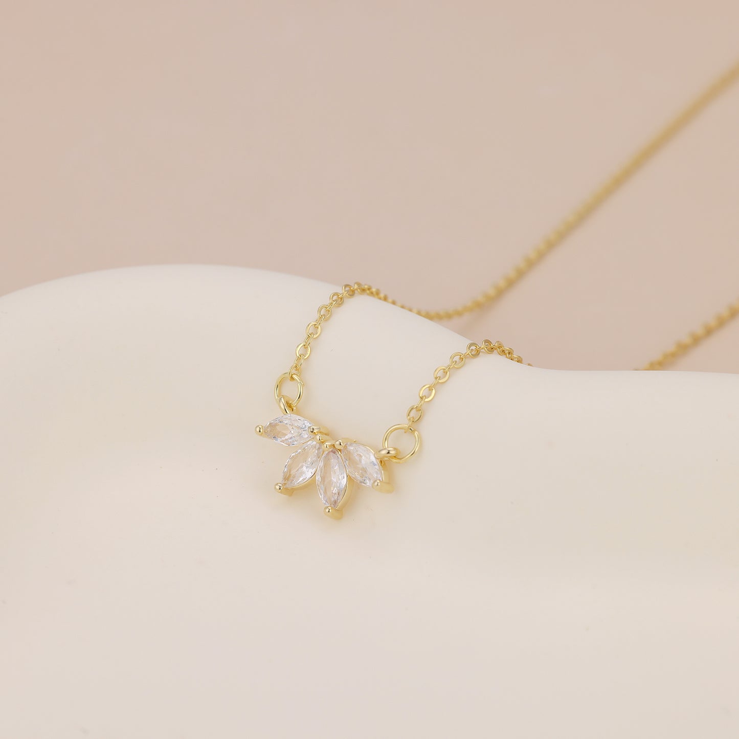 N024 crystal marquise flower pendant necklace