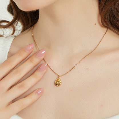 Ceilia gold tear drop pendant necklace