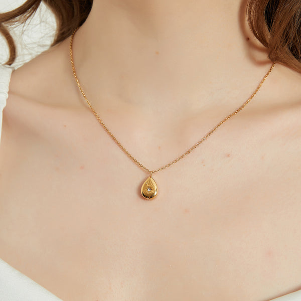 Ceilia gold northern star tear drop pendant necklace