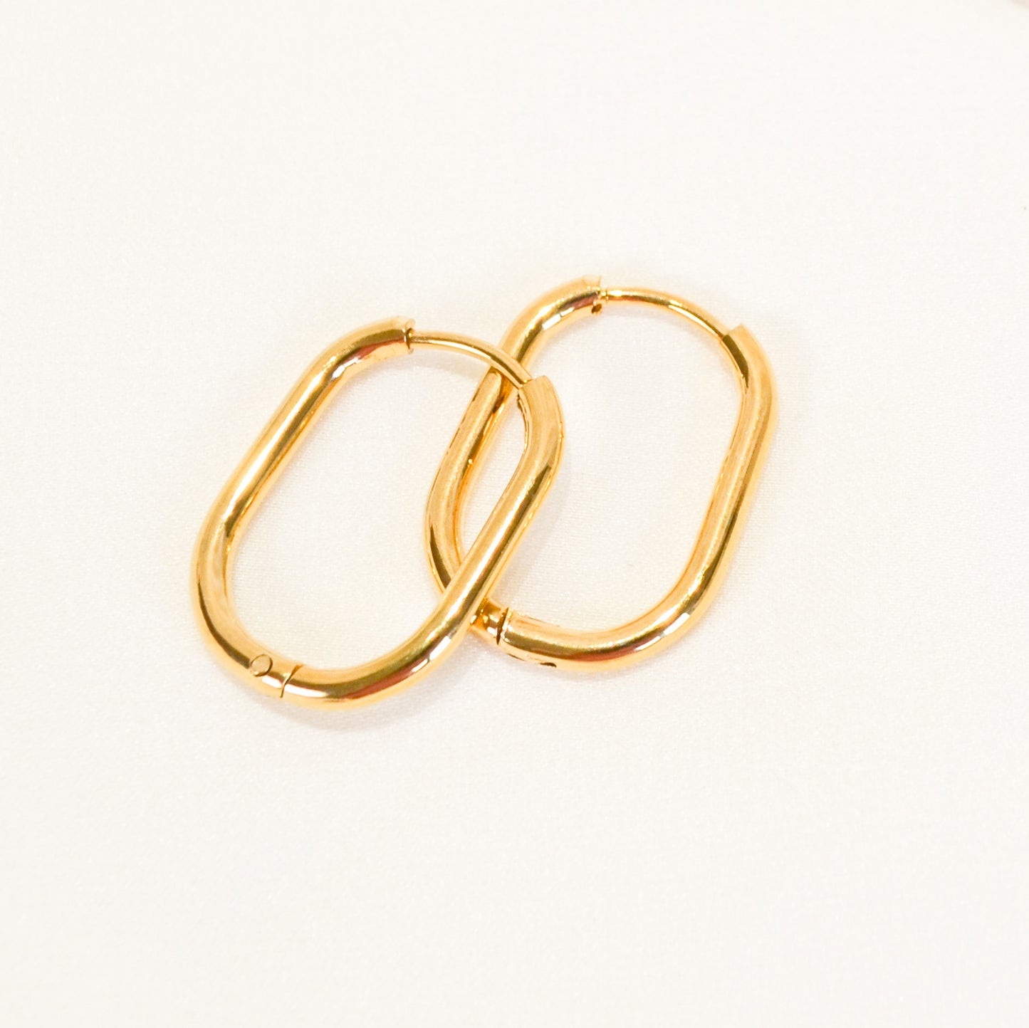 E080 thin oval rectangular hoop earrings